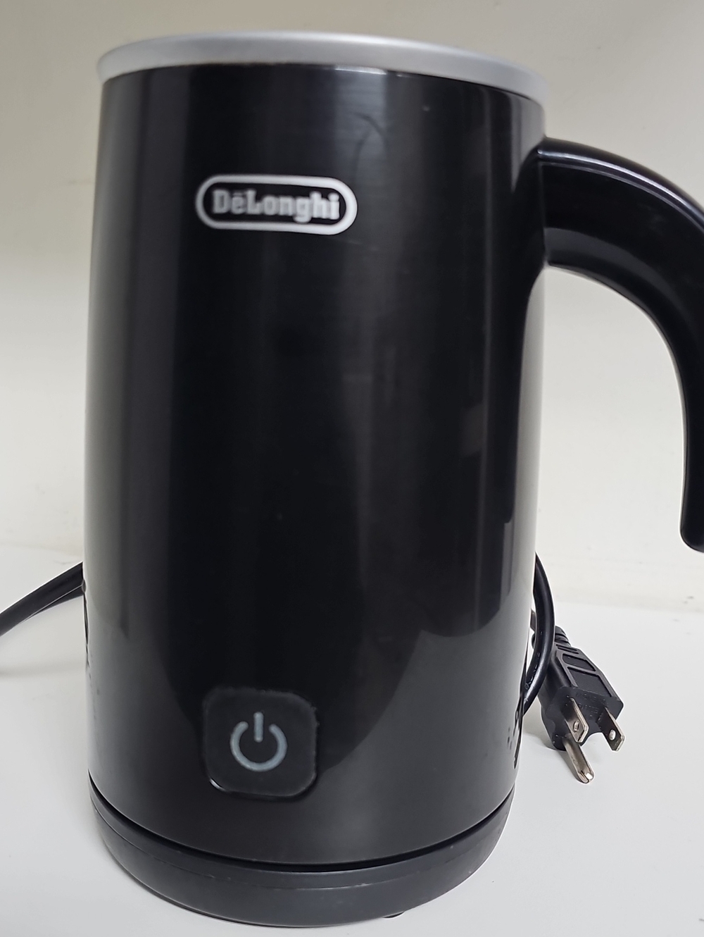 DeLonghi Black Electric Milk Frother